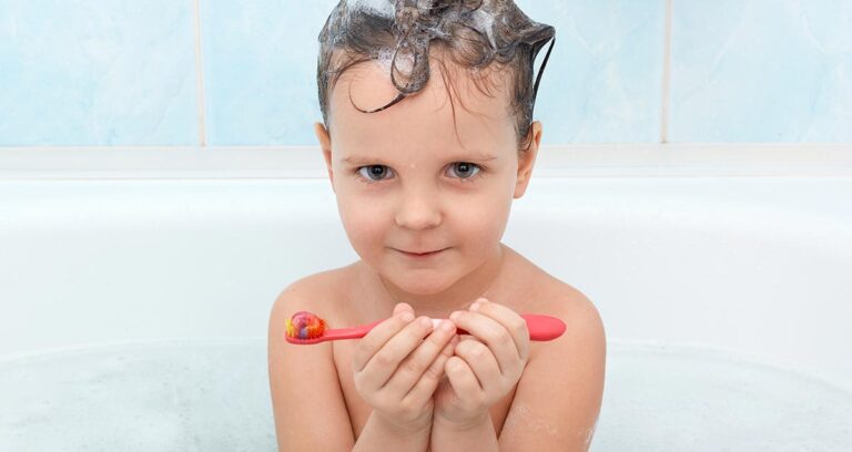 bambino spazzolino igiene orale